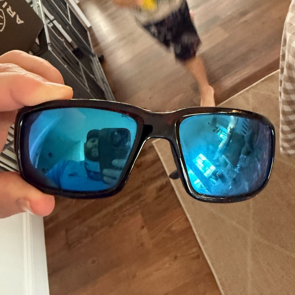 Costa Fantail Sunglasses - Picture 3 of 3